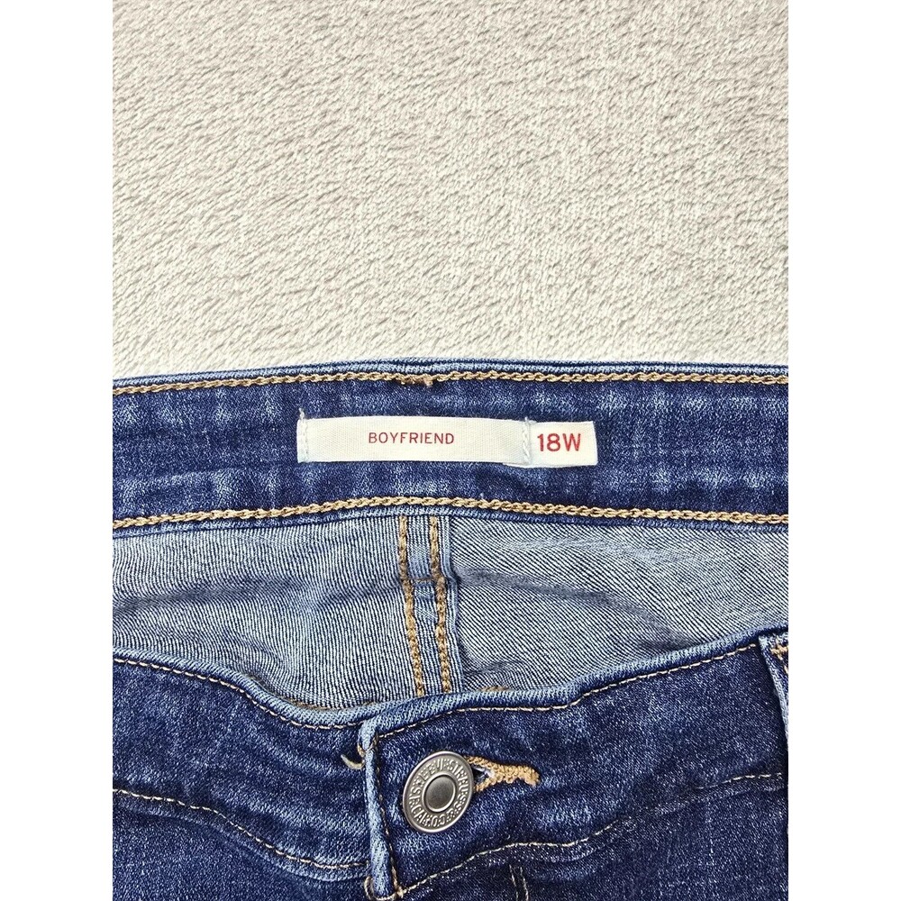 Levi's Women's Boyfriend Fit Distressed Straight Leg Jeans Size 18W - Picture 2 of 11